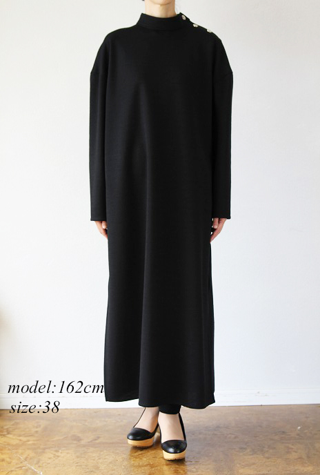 THE RERACS(ザ・リラクス)サイドオープンスタンドカラードレスSIDE OPEN STANDCOLLAR DRESS(BK)